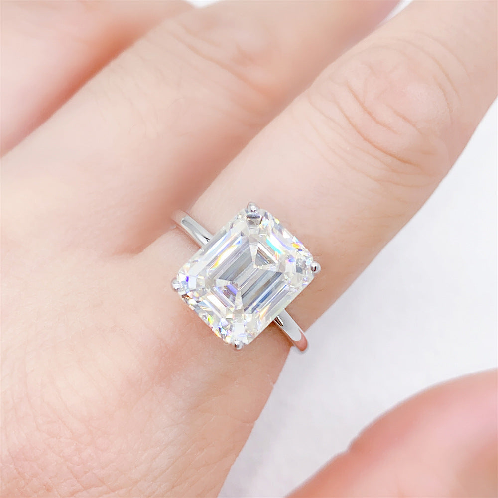 Emerald Cut Moissanite Solitaire Ring - 2.0ct VVS1 S925 - Moisse & Silver Co.